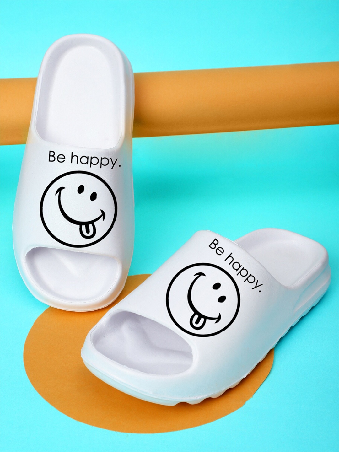 

Pampy Angel Men YEE-Be-Smiley Printed Rubber Sliders, White