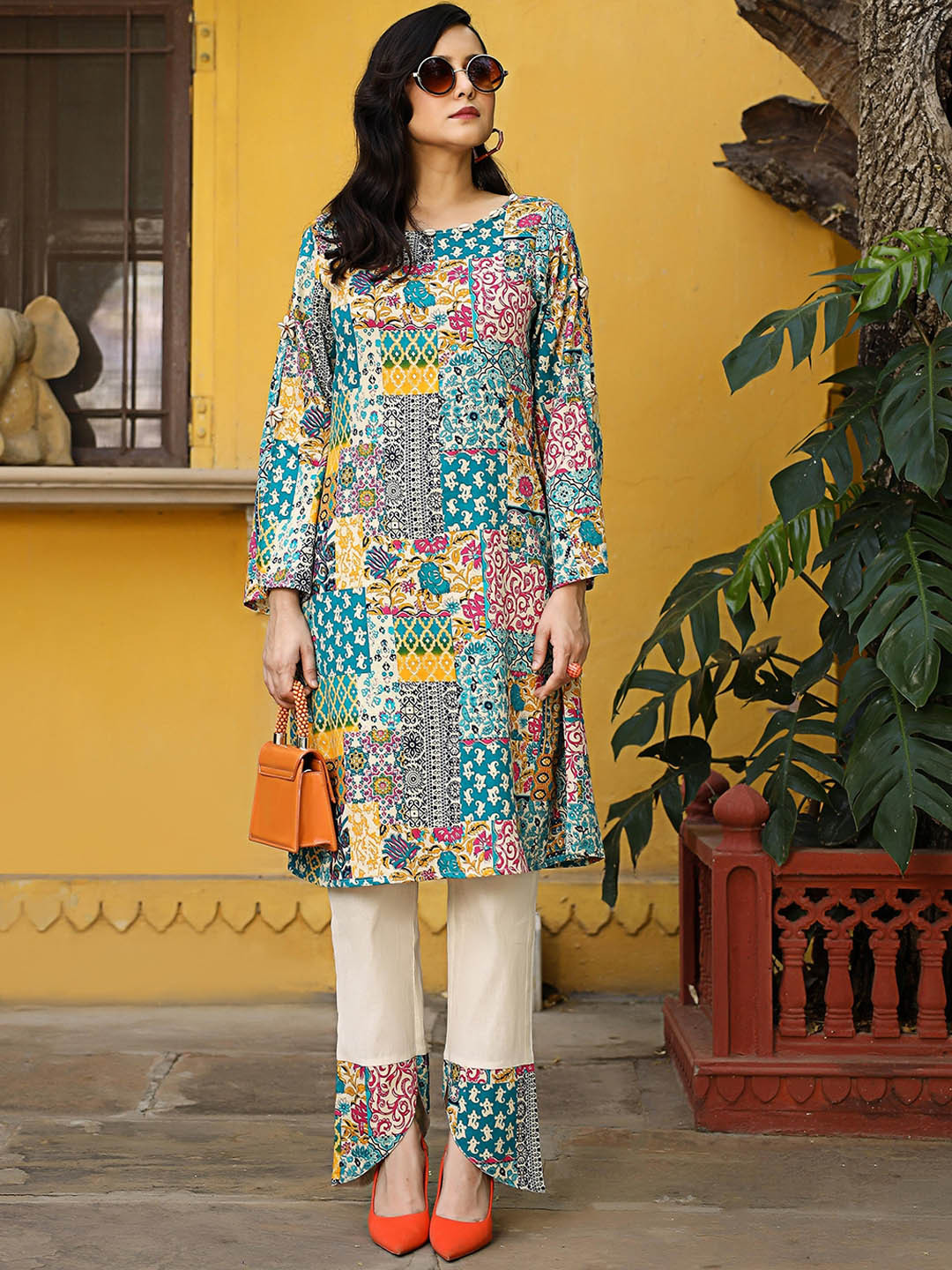 

Thread & Button Ethnic Motifs Printed Patchwork Kurta with Trousers, Blue
