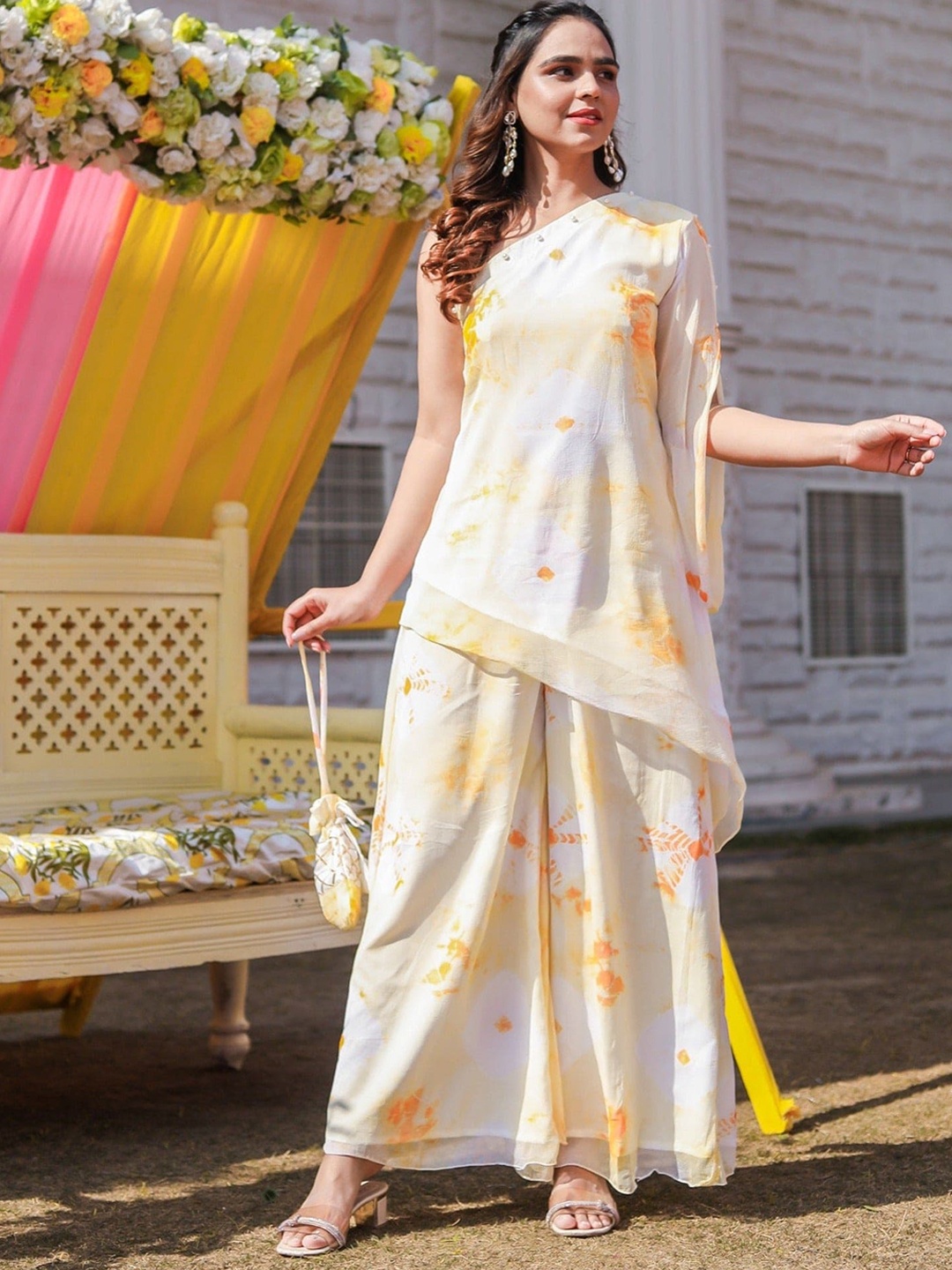 

Thread & Button One Shoulder Tie & Dye Kurta With Palazzos, White