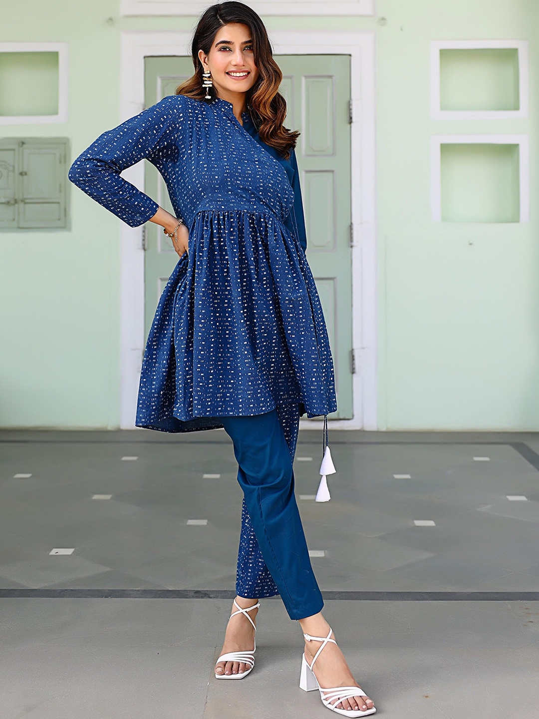 

Thread & Button Abstract Printed Angrakha Pure Cotton Kurta With Trousers, Blue