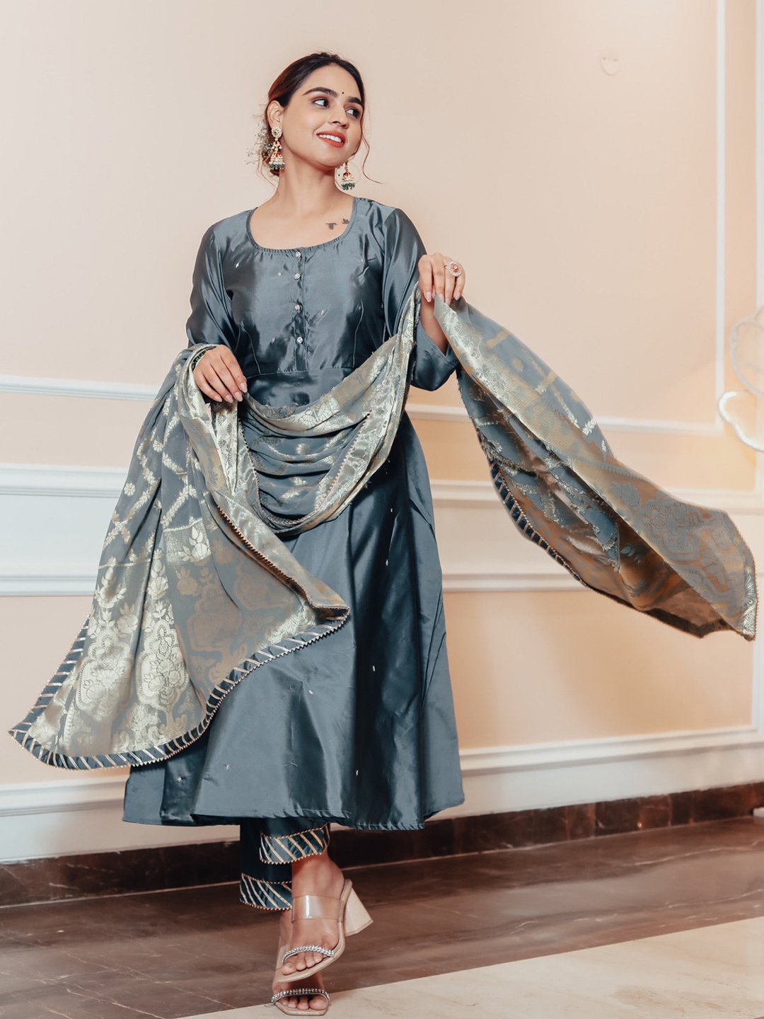 

Thread & Button Round Neck Kurta with Trouser & With Dupatta, Grey