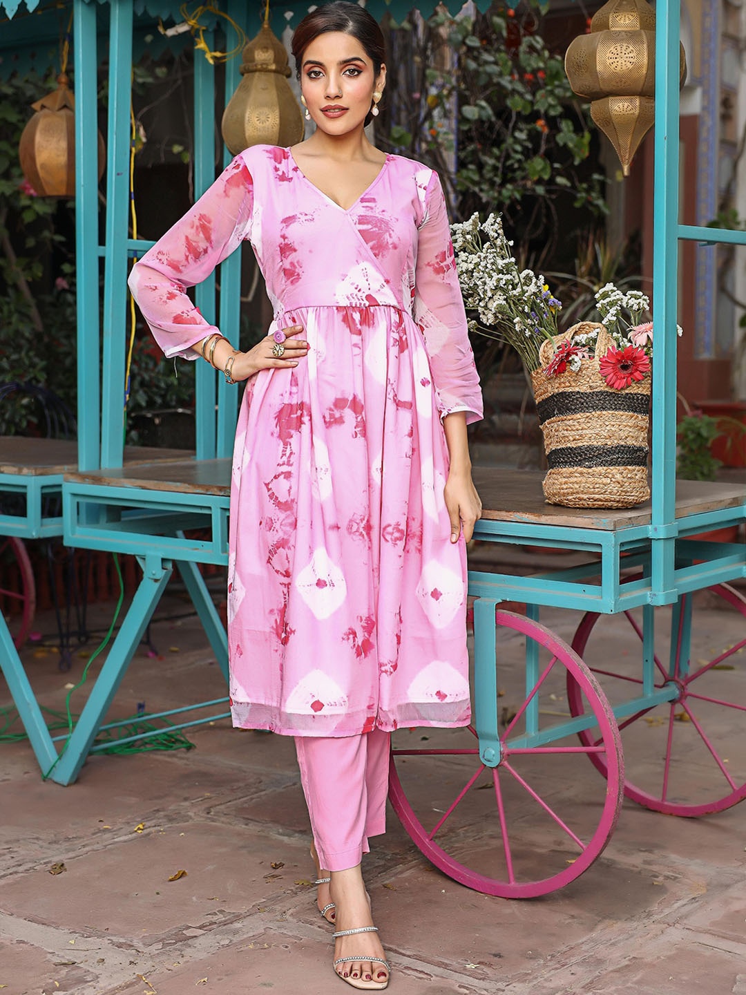 

Thread & Button Tie & Dyed Kurta With Palazzos, Pink