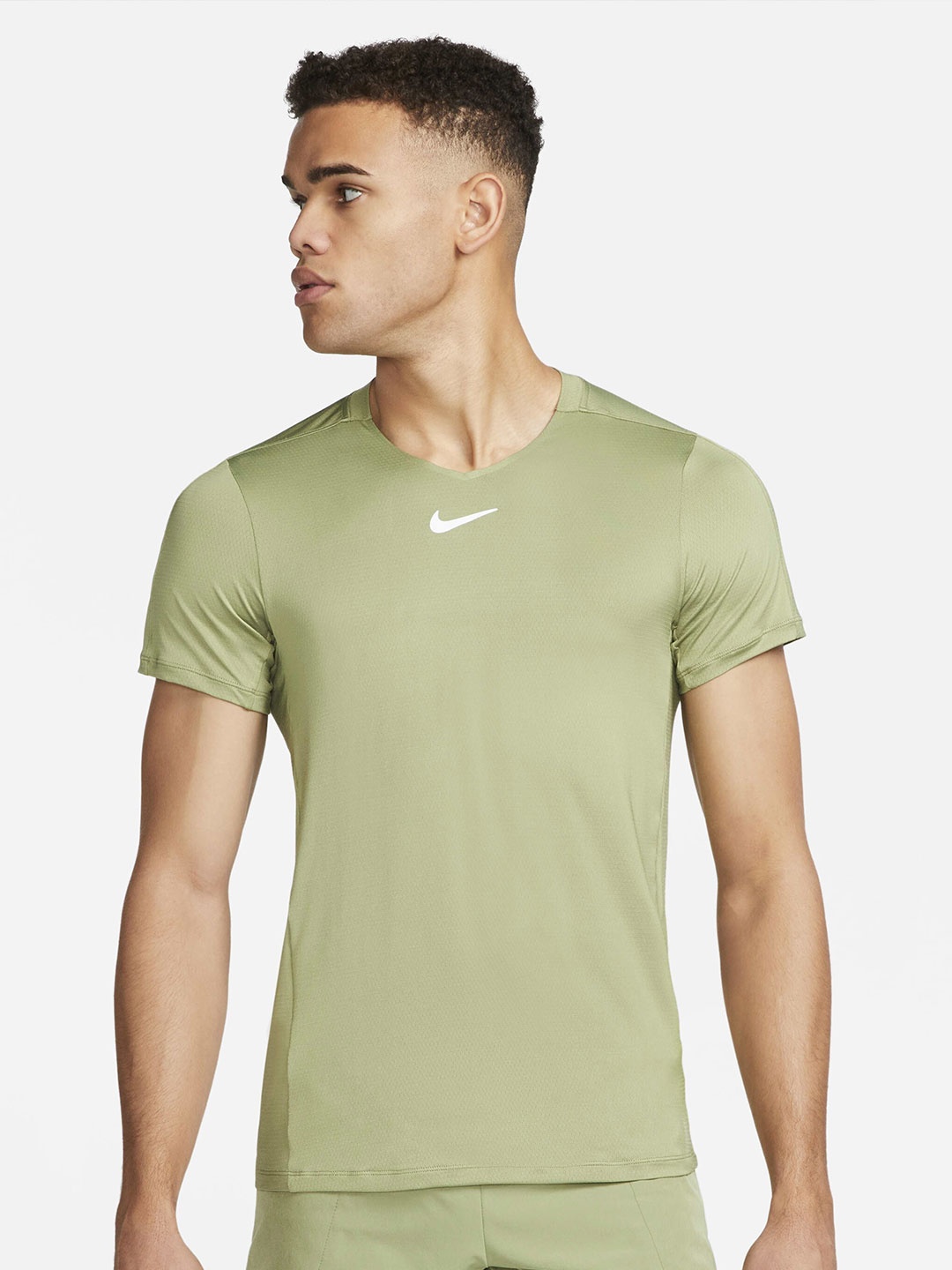 

Nike Men Slim Fit NikeCourt Dri-FIT Tennis T-Shirt, Green