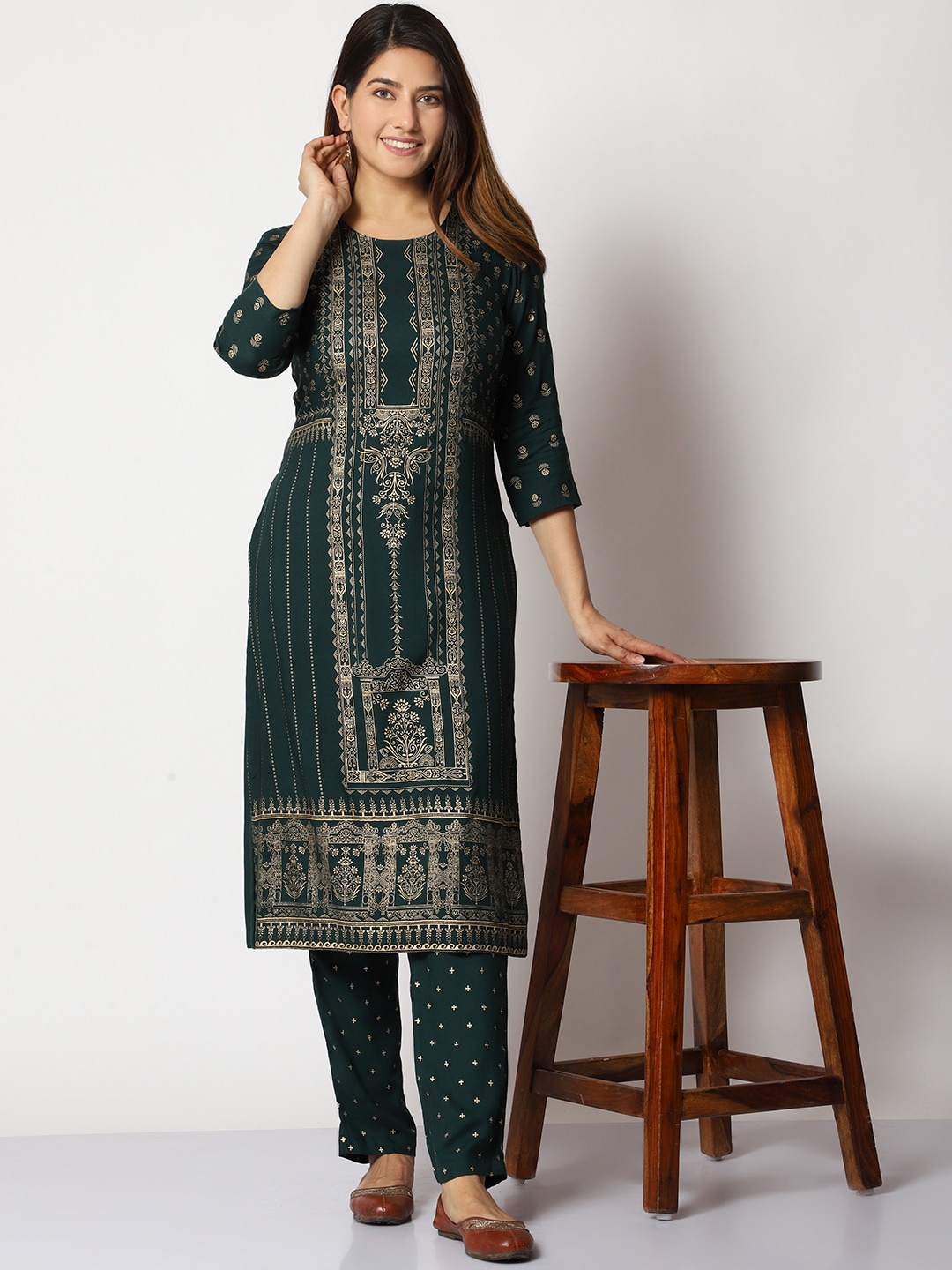 

SHEREEN Ethnic Motifs Printed Straight Kurta With Trousers, Green