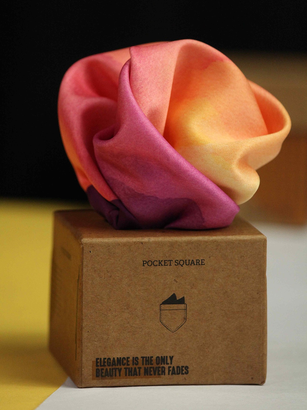 

Tossido Men Landscape Pocket Square, Pink