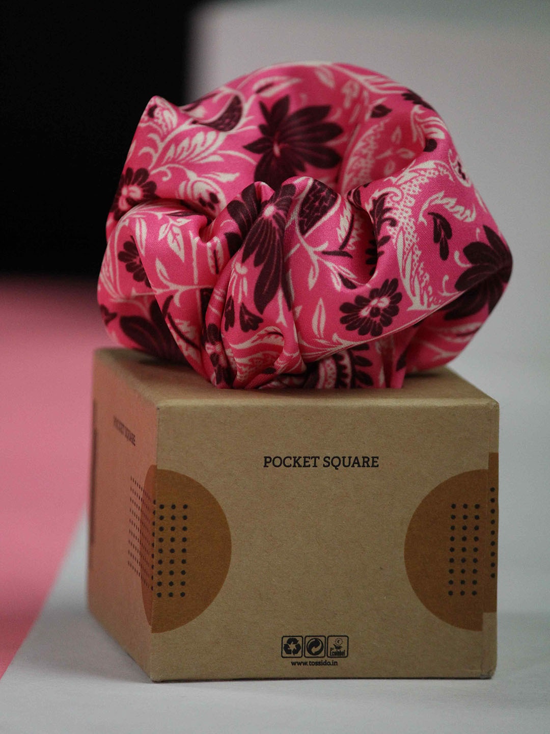 

Tossido Men Printed Pink Paisley Microfiber Pocket Square