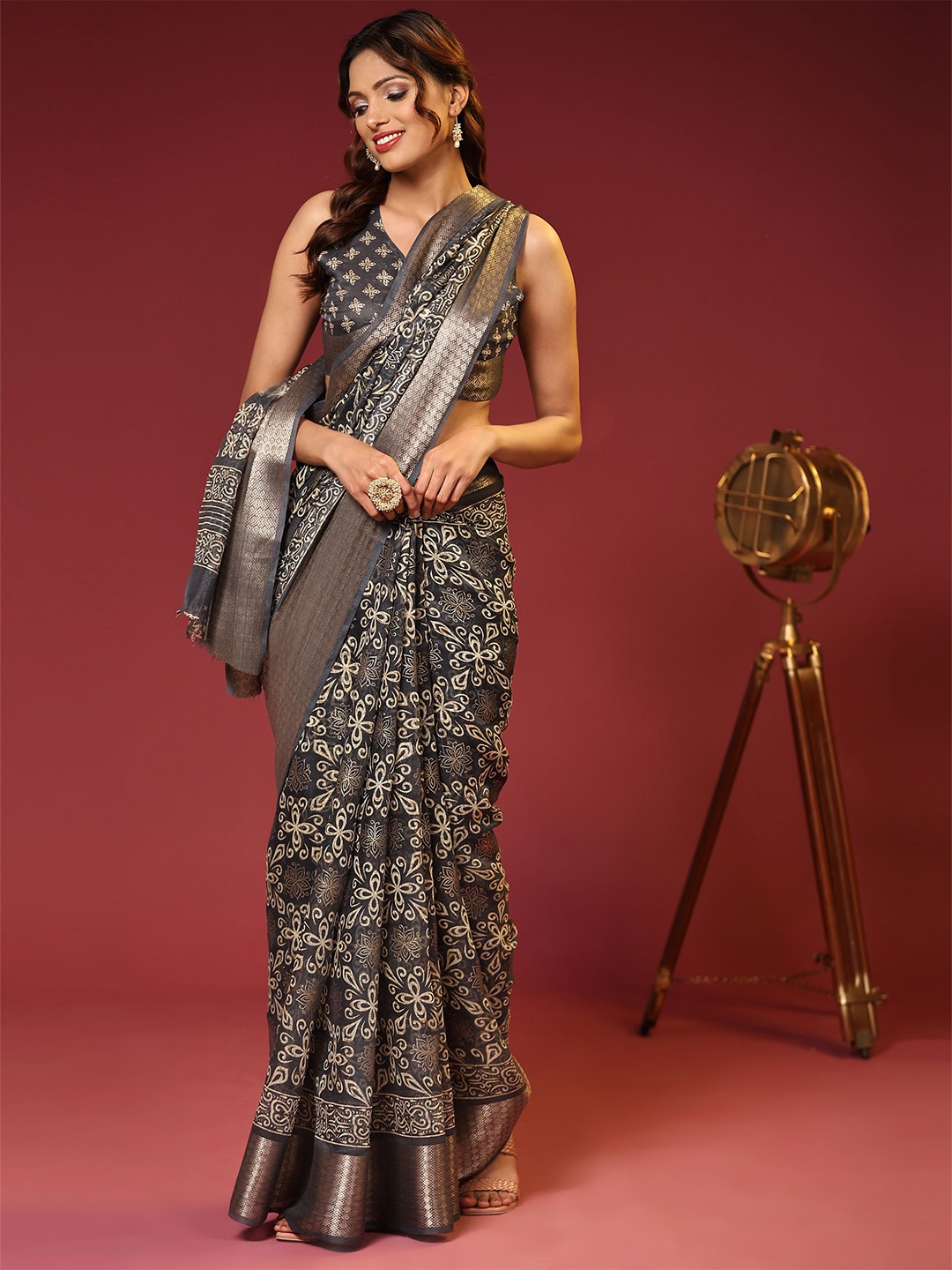 

DIVASTRI Ethnic Motifs Pure Cotton Saree, Grey