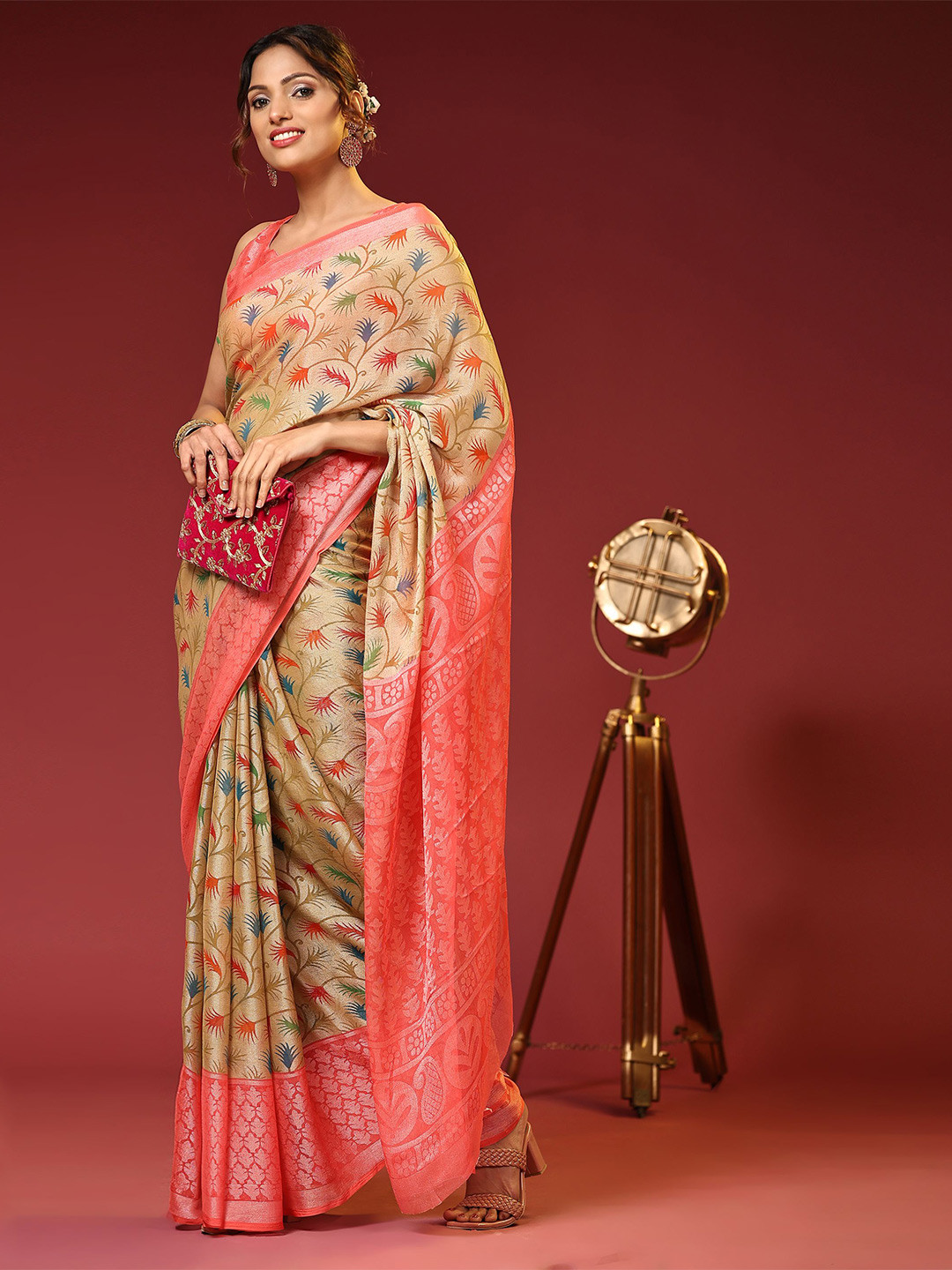 

DIVASTRI Floral Printed Brasso Saree, Pink
