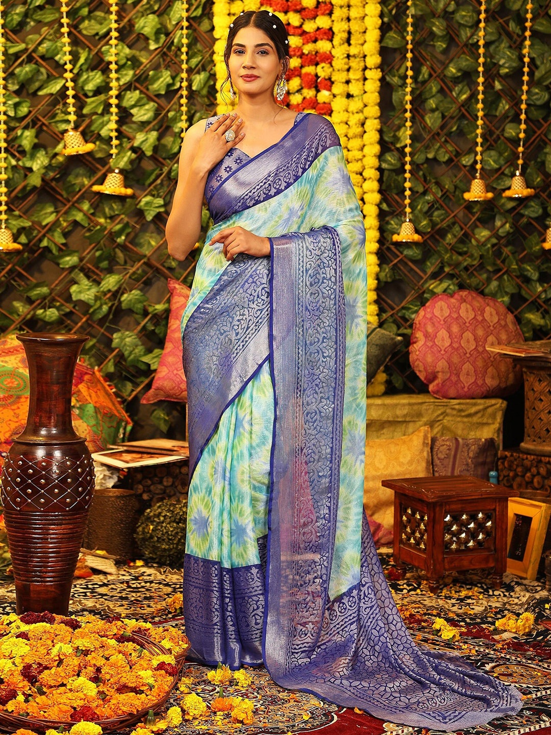 

DIVASTRI Abstract Printed Zari Brasso Saree, Blue