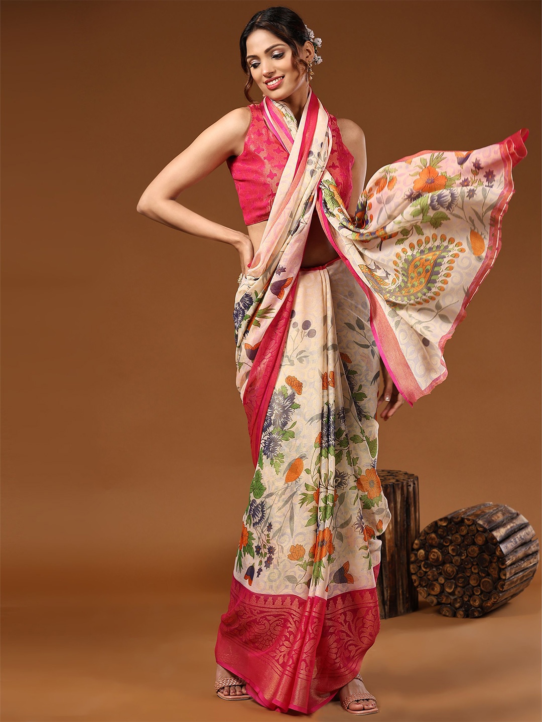 

DIVASTRI Floral Printed Brasso Saree, Pink