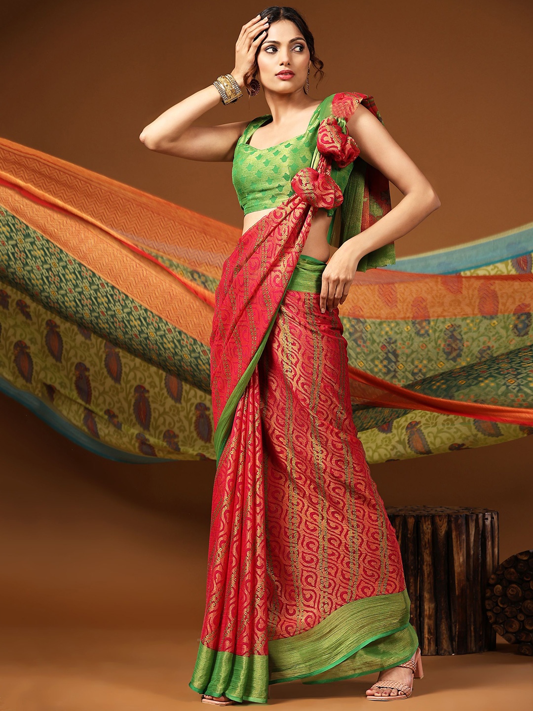 

DIVASTRI Ethnic Motifs Woven Design Zari Brasso Saree, Red