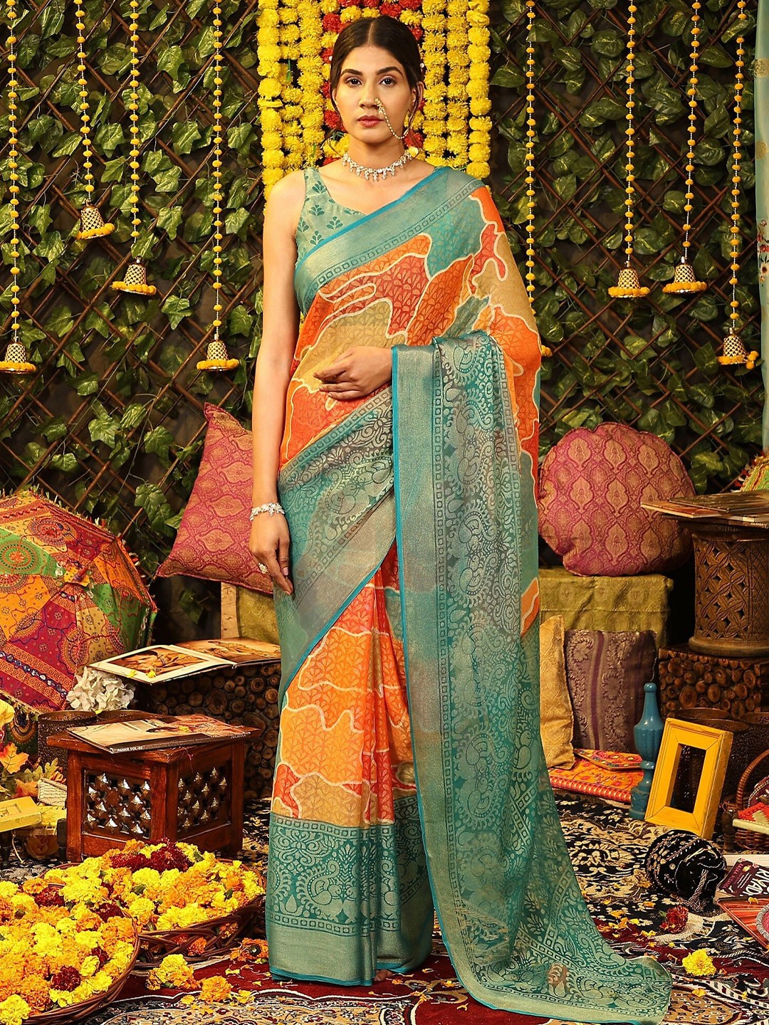 

DIVASTRI Floral Printed Brasso Saree, Blue