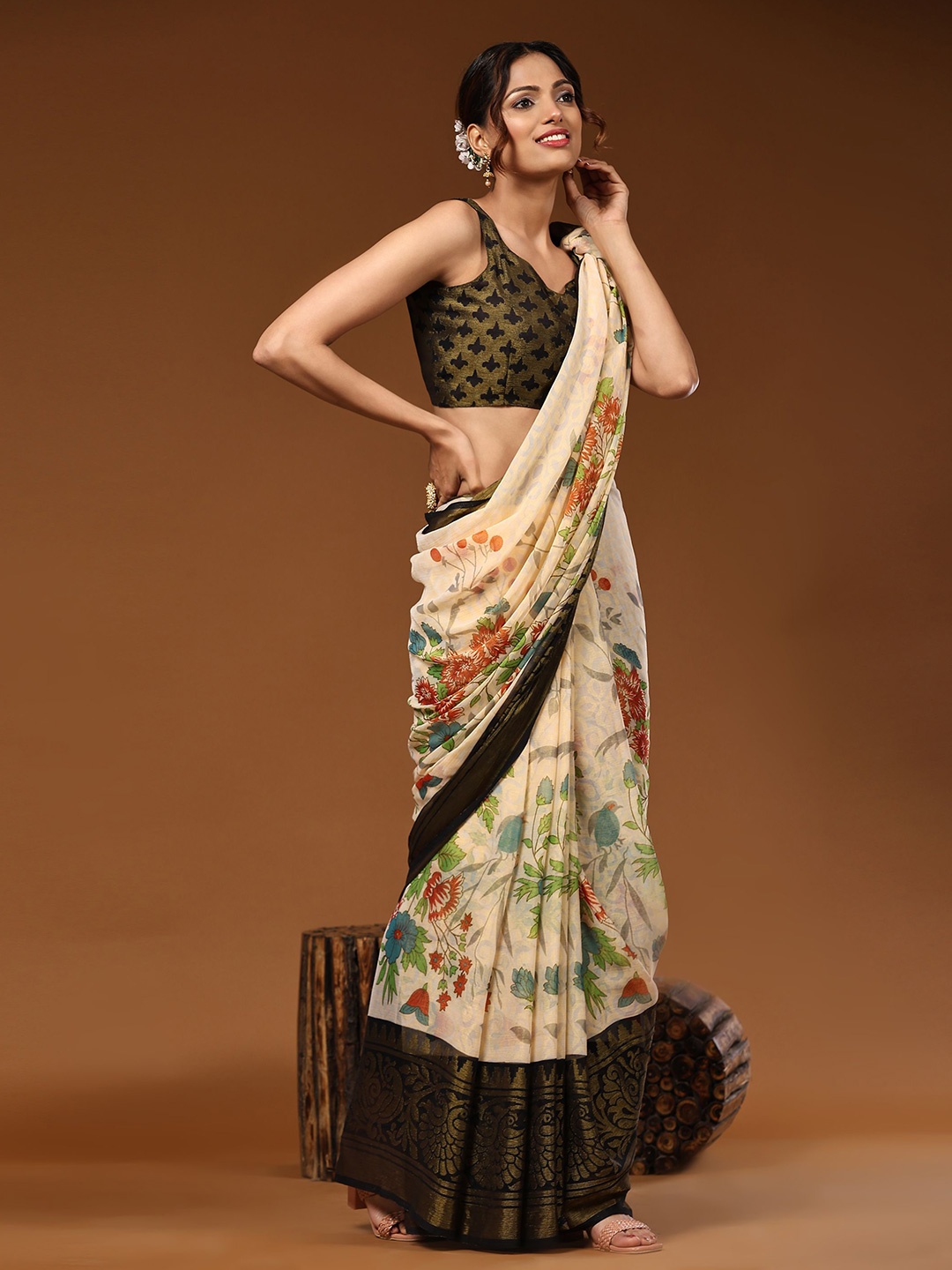 

DIVASTRI Floral Printed Brasso Saree, Black