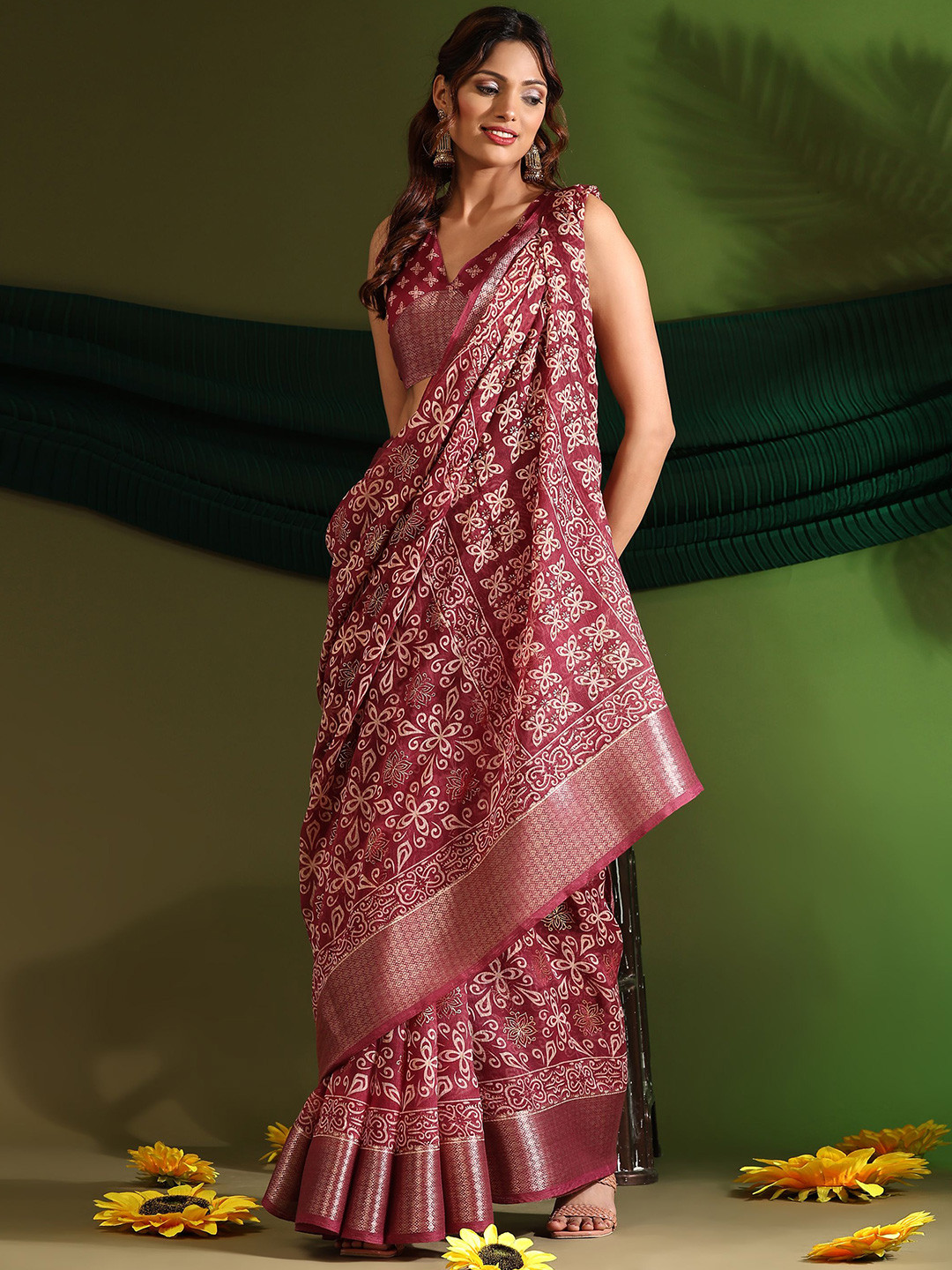 

DIVASTRI Floral Zari Pure Cotton Saree, Maroon
