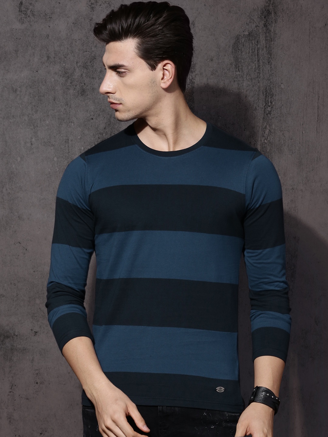 

Roadster Men Navy Blue Striped Round Neck Pure Cotton T-shirt