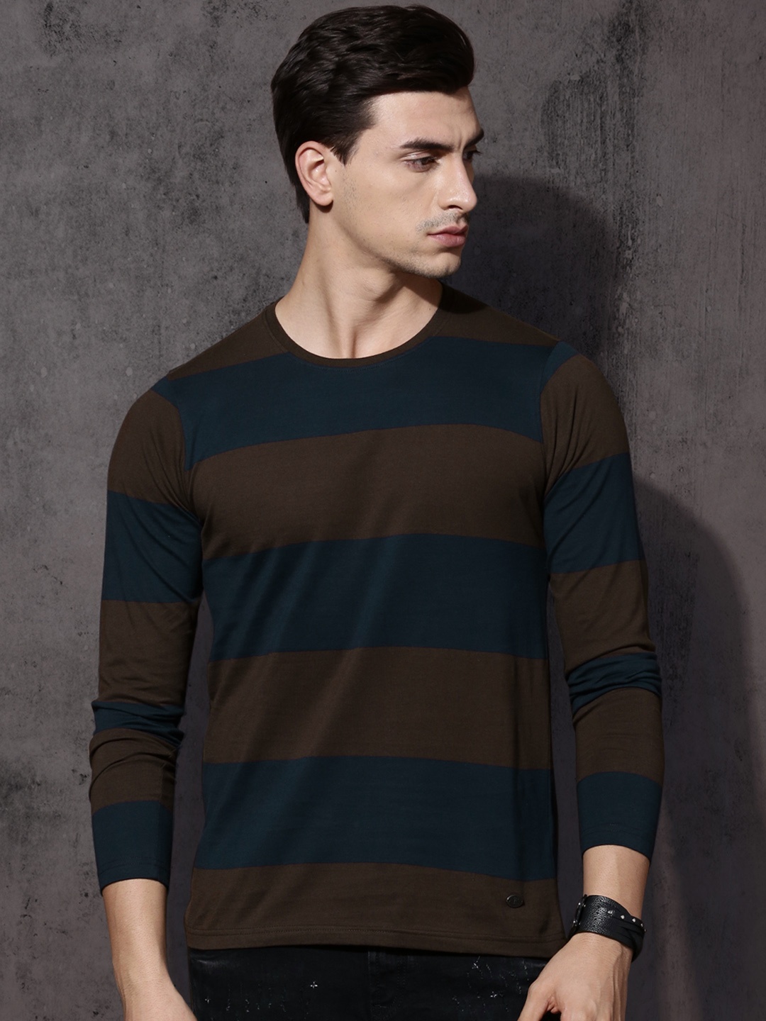 

Roadster Men Brown Striped Round Neck Pure Cotton T-shirt