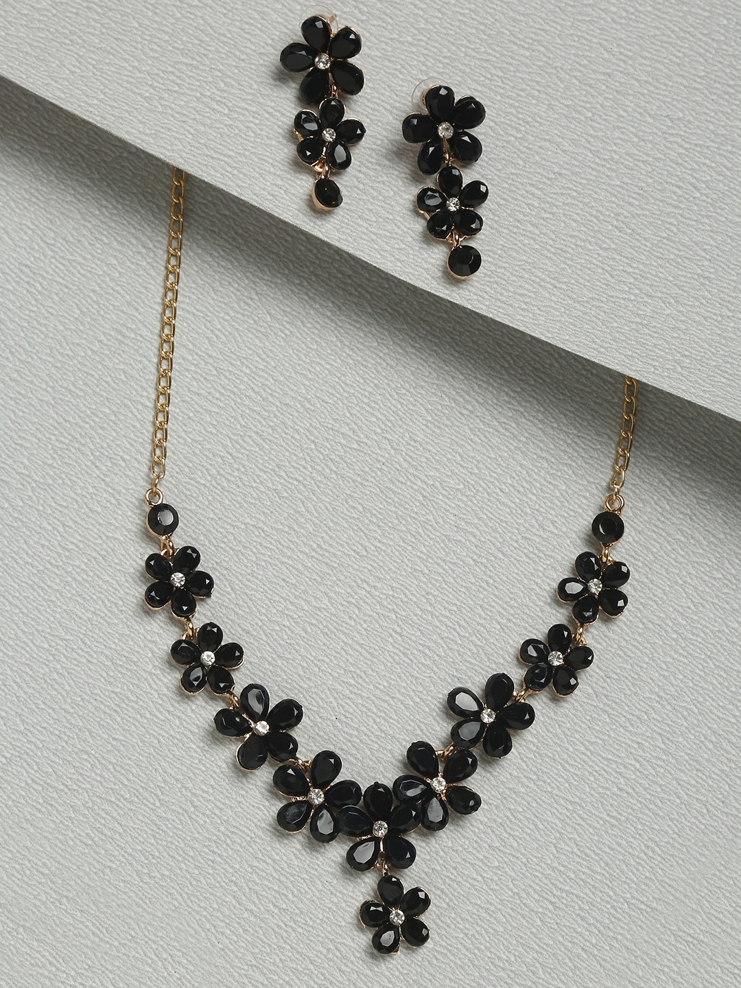 

DressBerry Gold-Plated Stone-Studded Jewellery Set