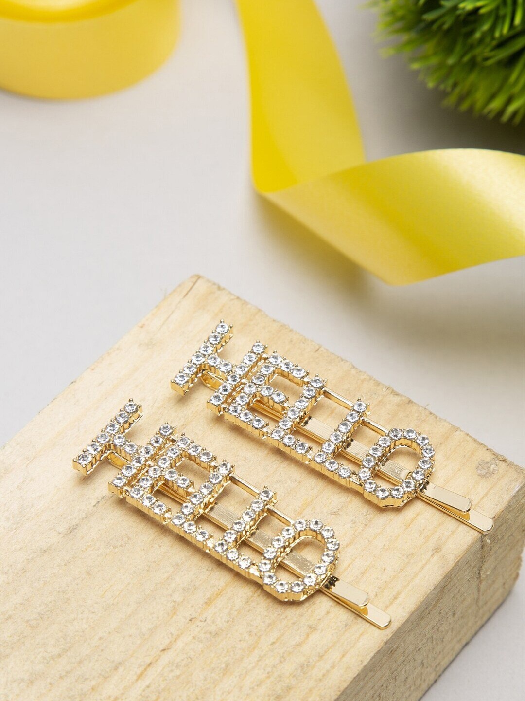 

DressBerry Women Gold-Toned & White Set of 2 Embellished Bobby Pins