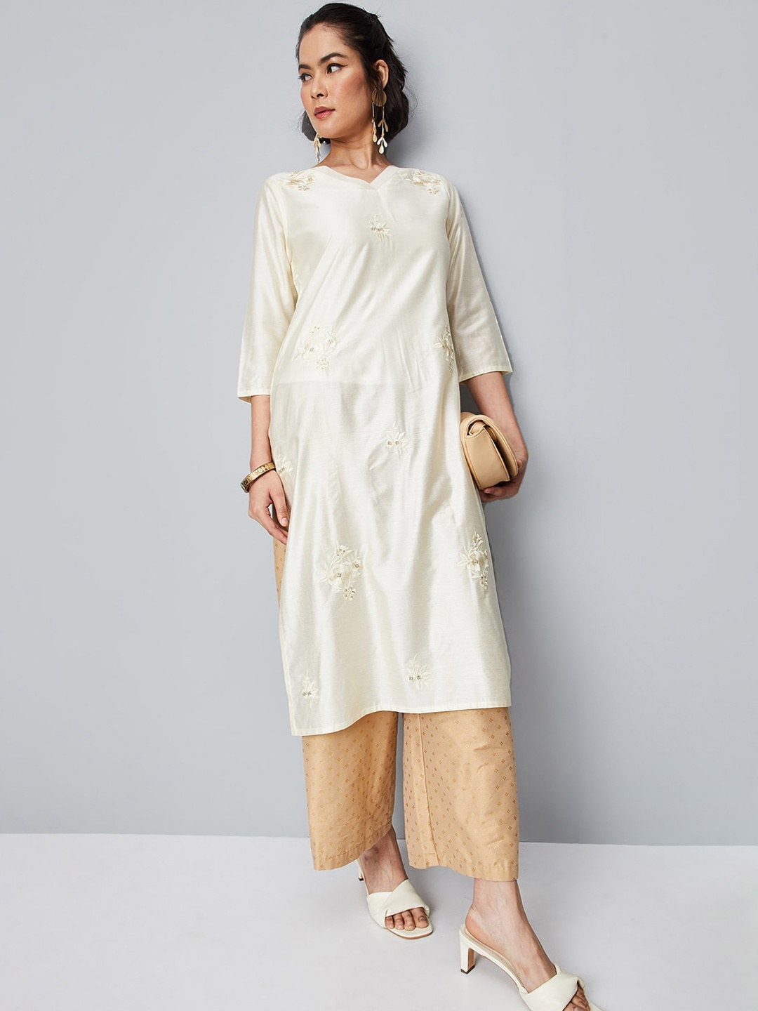 

max Floral Embroidered Kurta, Off white