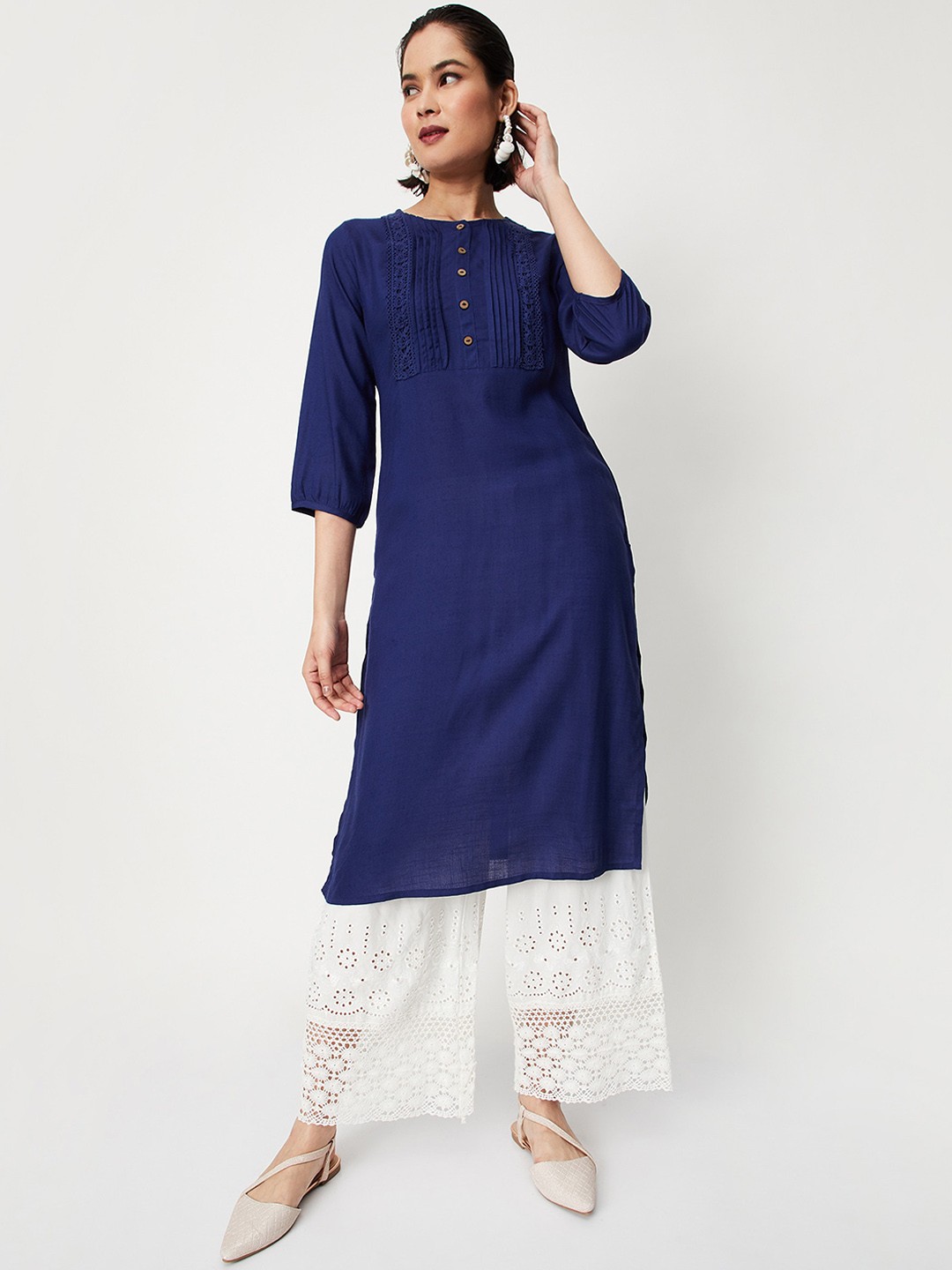 

max Thread Work Straight Kurta, Blue