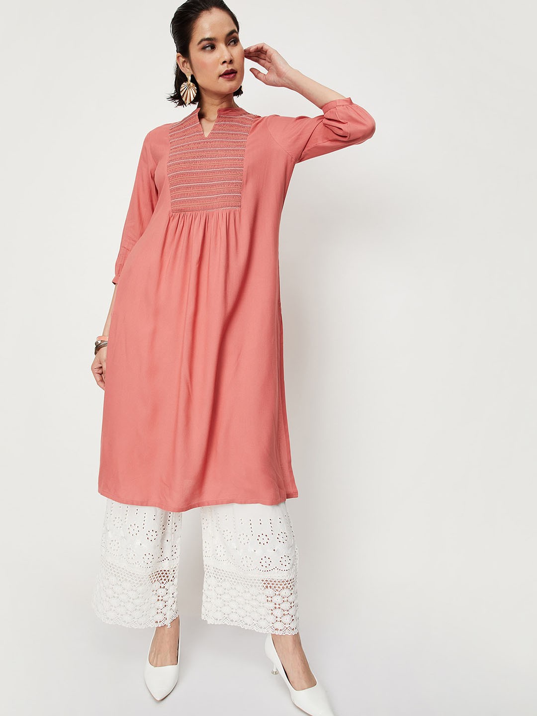 

max Thread Work Yoke Design Straight Kurta, Red
