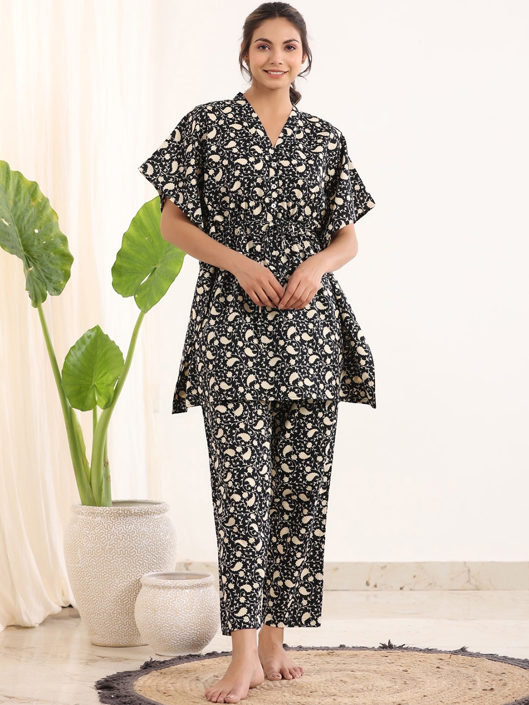 

SANSKRUTIHOMES Black & Cream-Coloured Ethnic Motifs Printed Pure Cotton Night Suit