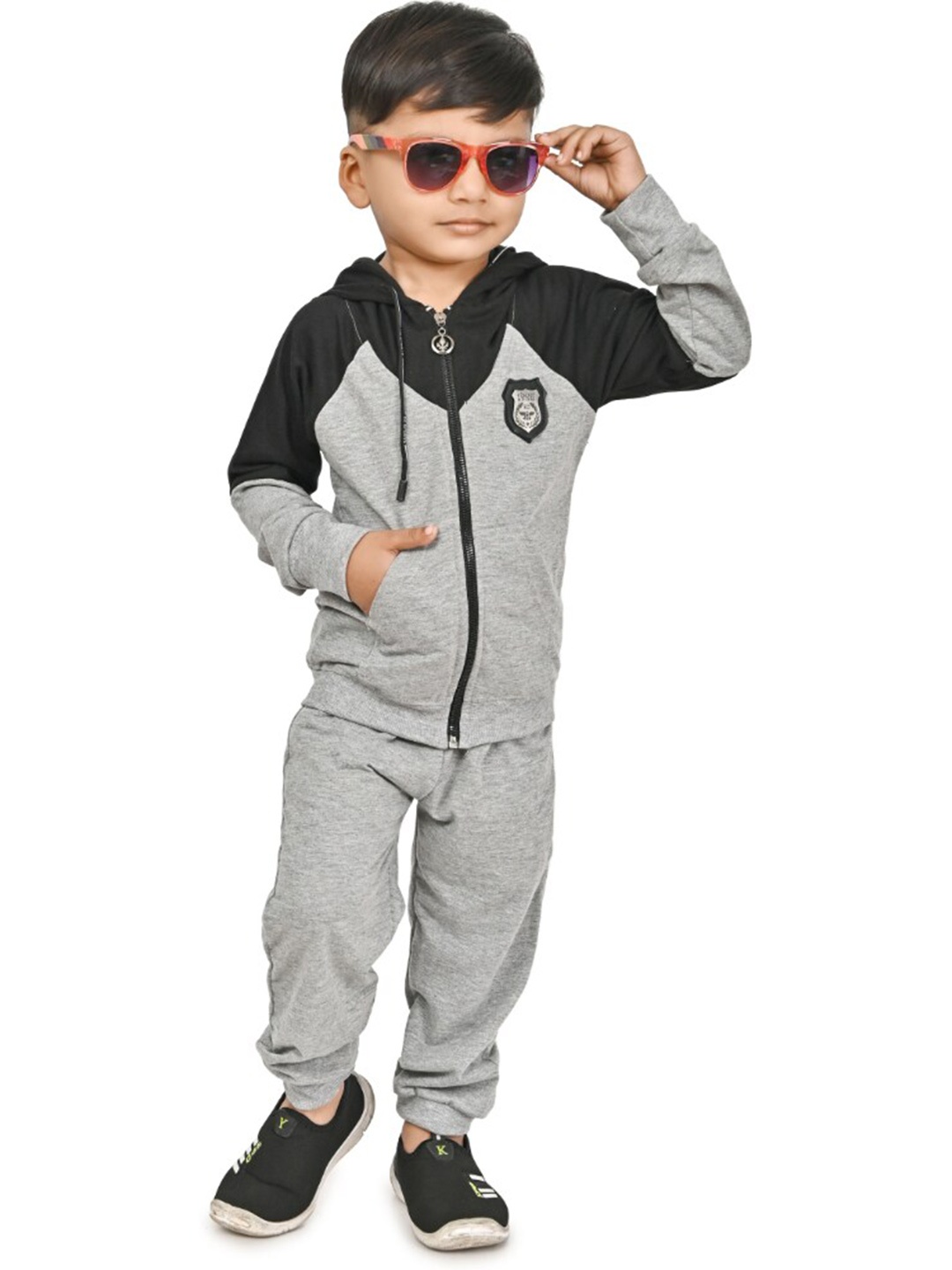 

BAESD Boys T-shirt With Trousers, Grey