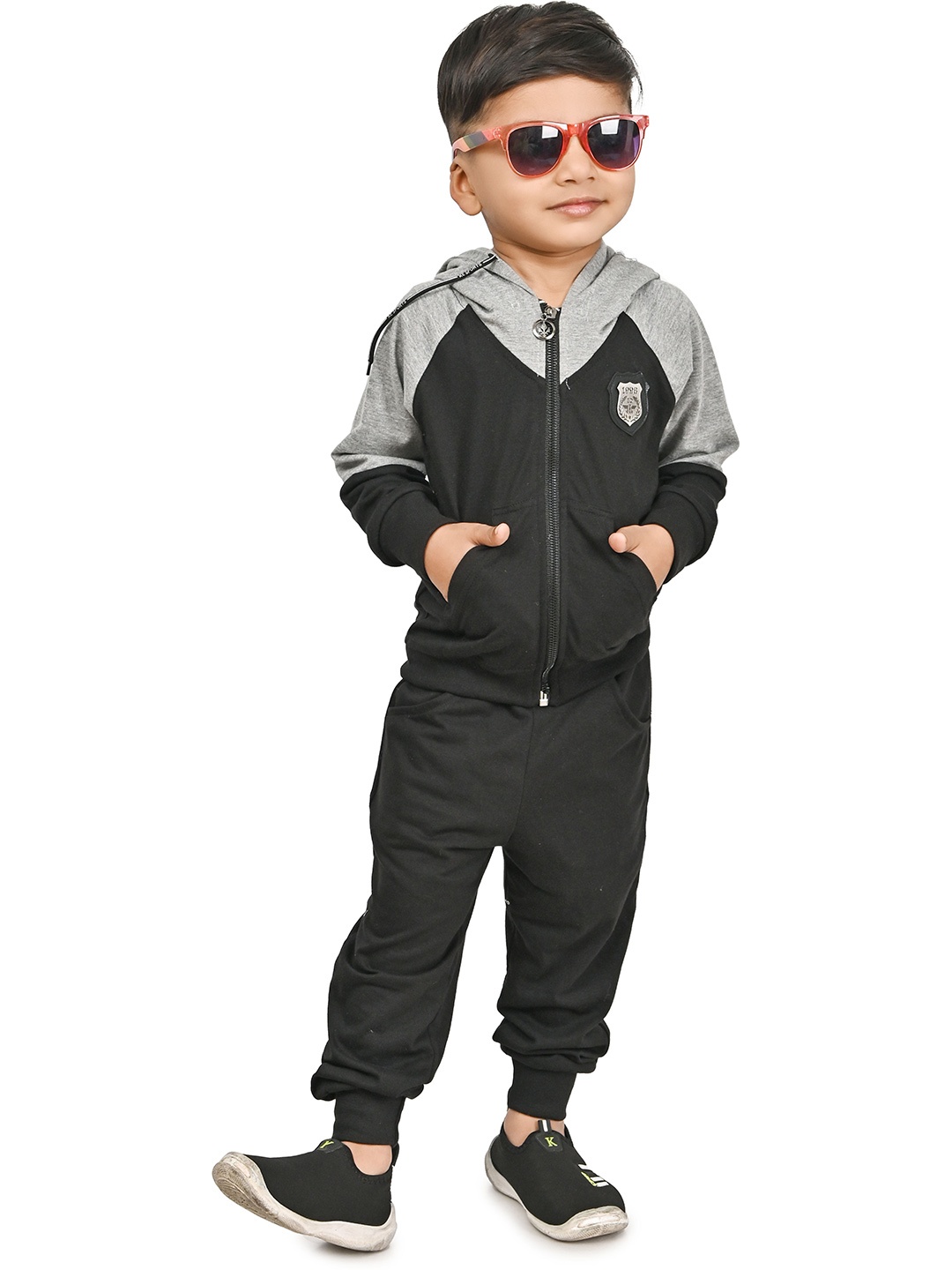 

BAESD Boys Colourblocked Jacket with Trousers, Black