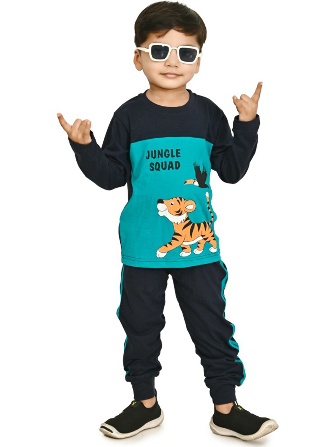 

BAESD Boys Printed T-shirt With Trousers, Green