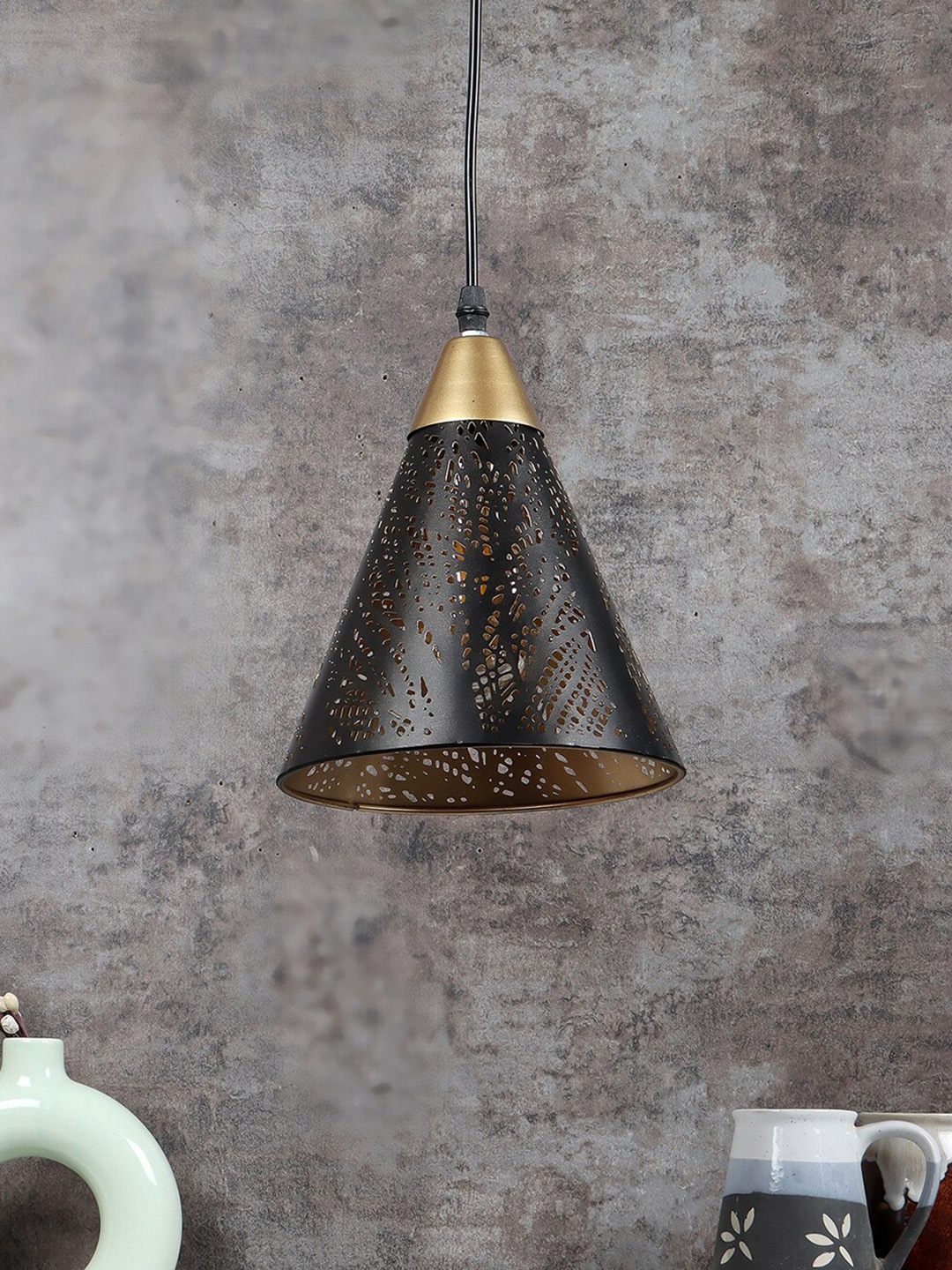 

MFD HOME FURNISHING Black & Gold Toned Textured Shade Light Ceiling Lamp
