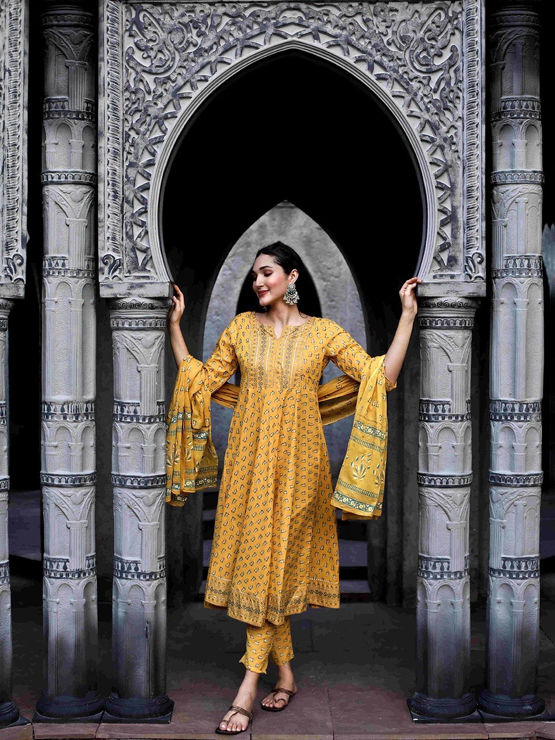 

Nayo Women Floral Printed Regular Pure Cotton Kurta with Trousers & Dupatta, Mustard