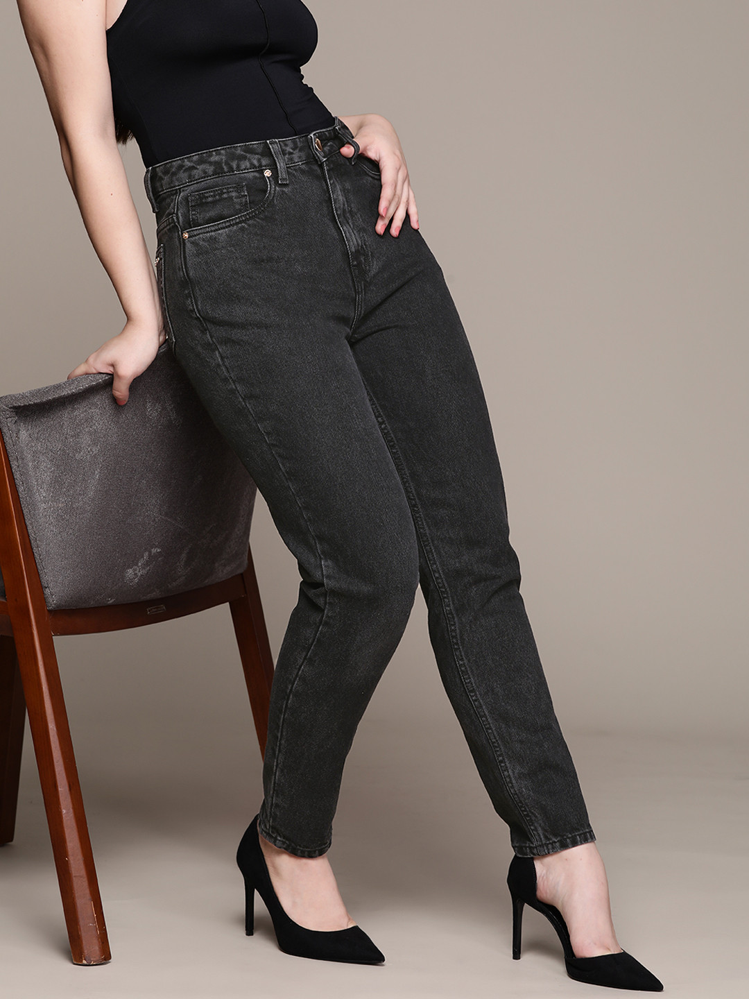 

bebe Women Season Staples High-Rise Mom Fit Jeans, Black
