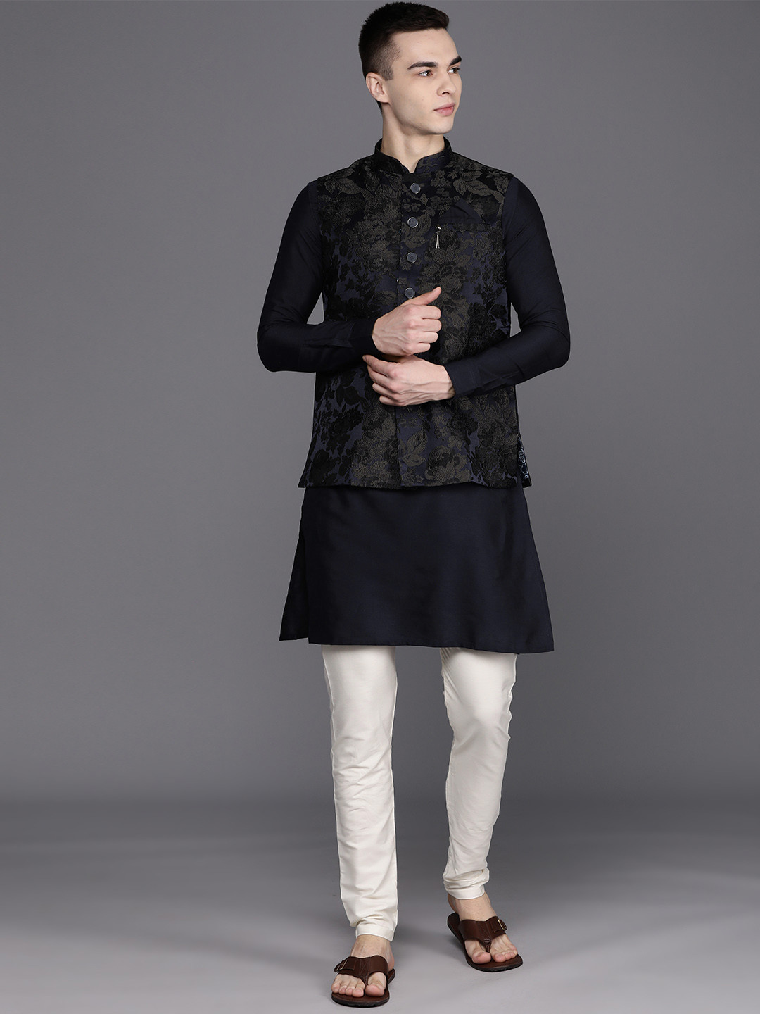 

Manu Men Solid Kurta with Churidar & Nehru Jacket, Navy blue