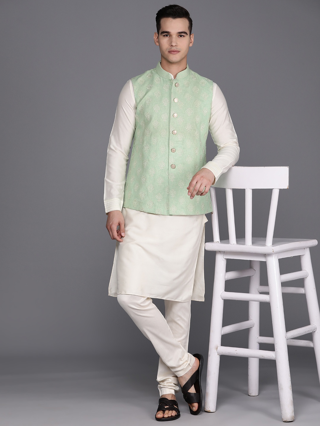 

Manu Men Self Design Regular Kurta Set with Nehru Jacket, Green