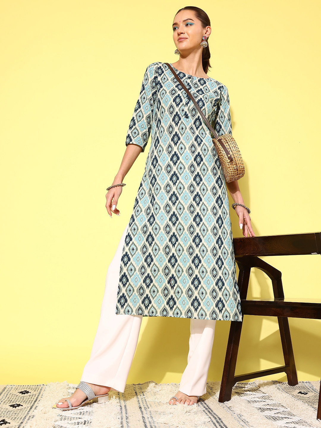 

Nayo Women Geometric Printed Kurta, Beige