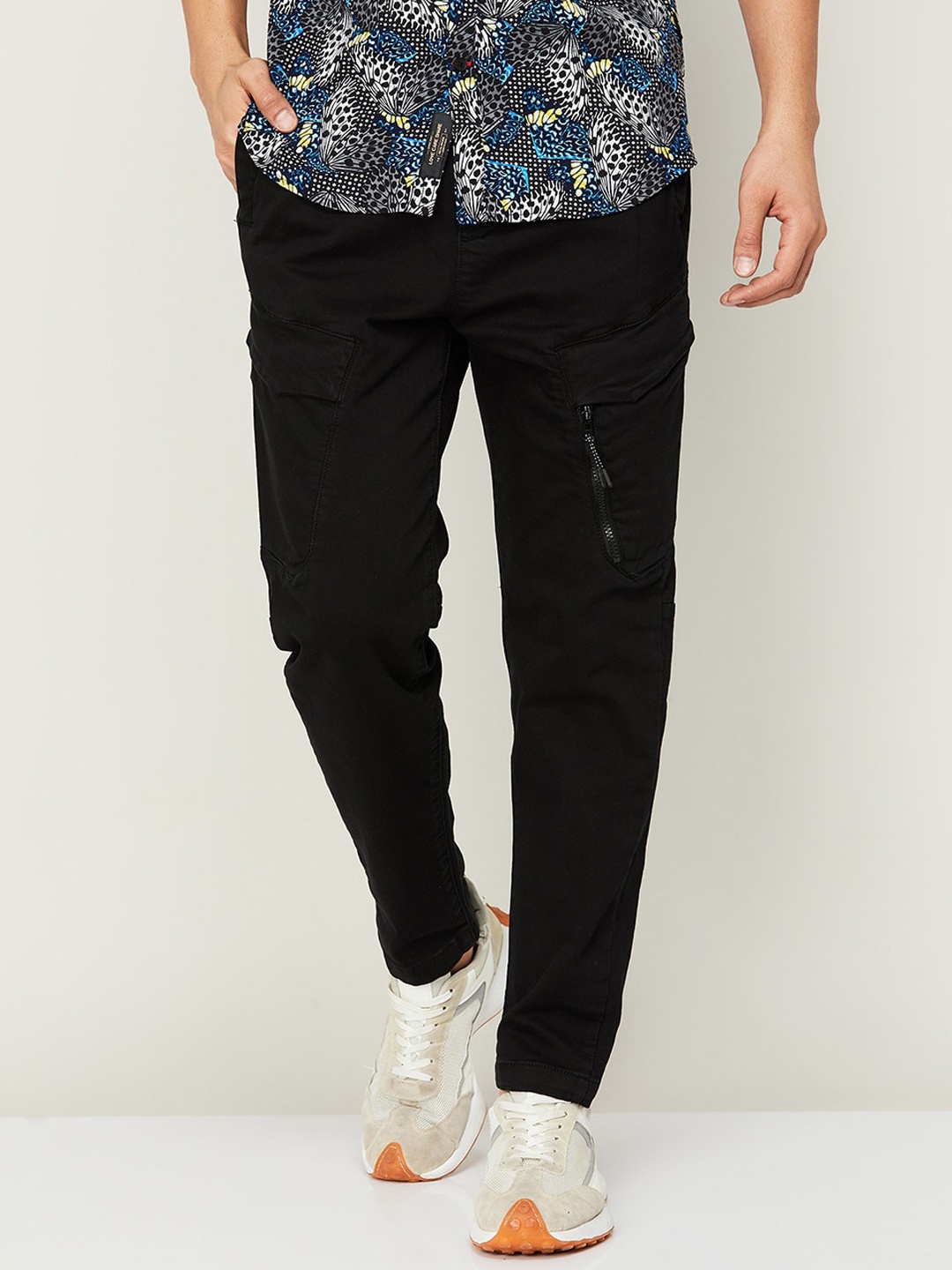 

Bossini Men Mid Rise Plain Knitted Cargo Trousers, Black