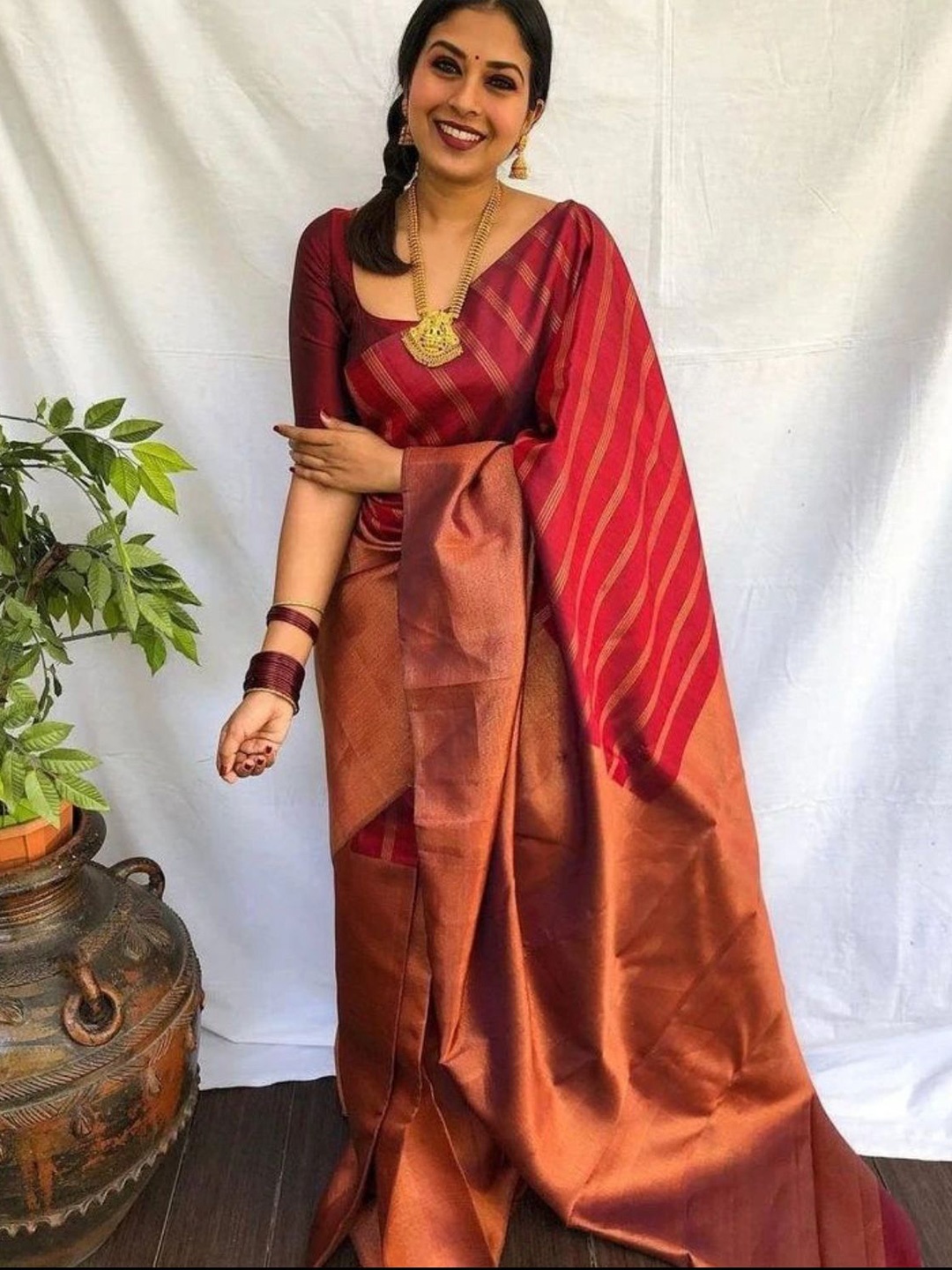 

Naishu Trendz Striped Zari Pure Silk Kanjeevaram Saree, Maroon