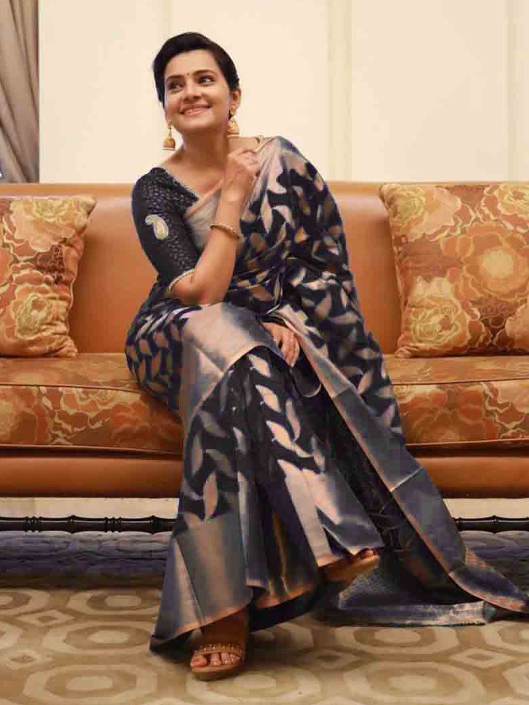 

Naishu Trendz Floral Woven Design Zari Pure Silk Kanjeevaram Saree, Black