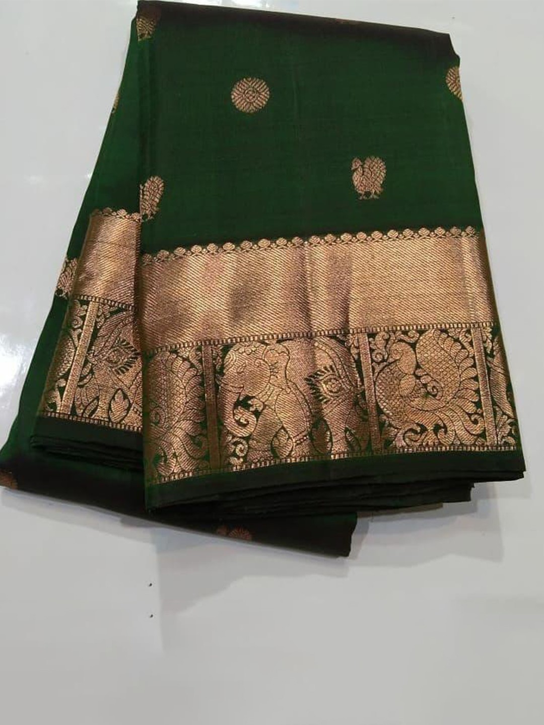 

Naishu Trendz Ethnic Motif Woven Design Zari Pure Silk Kanjeevaram Saree, Green