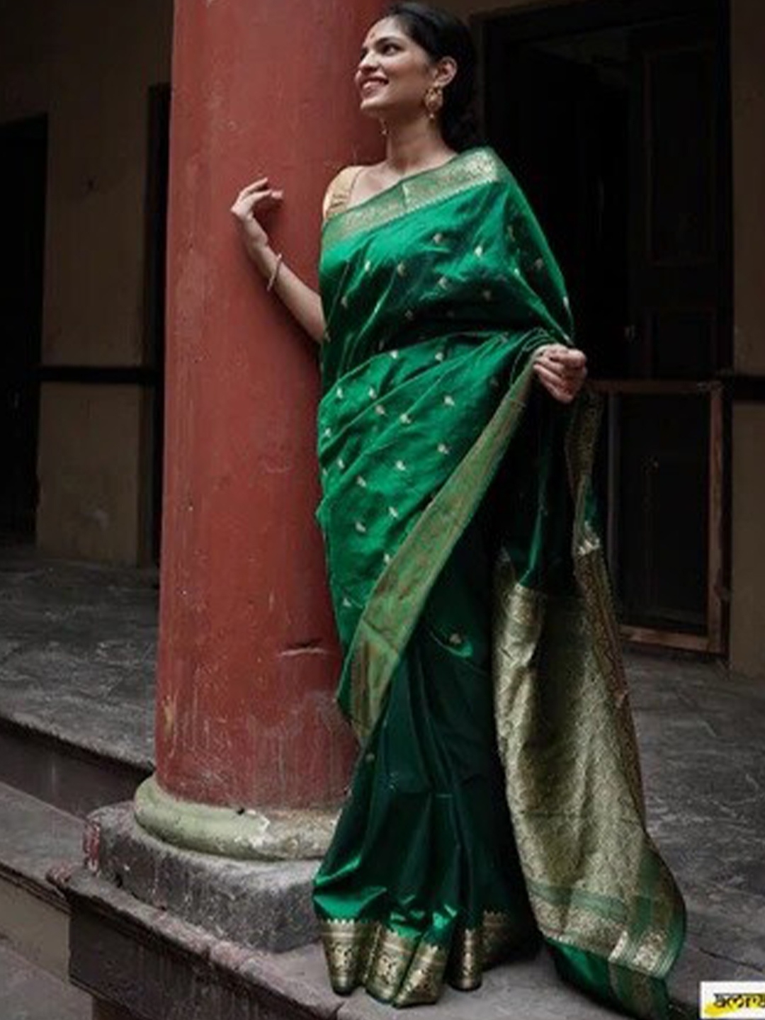 

Naishu Trendz Floral Woven Design Zari Pure Silk Kanjeevaram Saree, Green