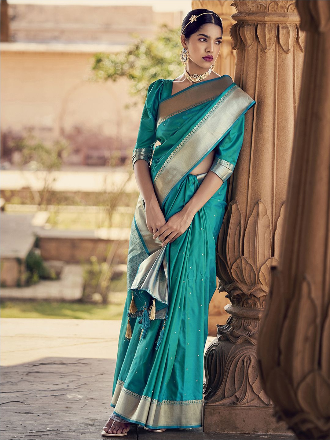 

Mitera Green & Gold Ethnic Motif Zari Silk Blend Banarasi Saree