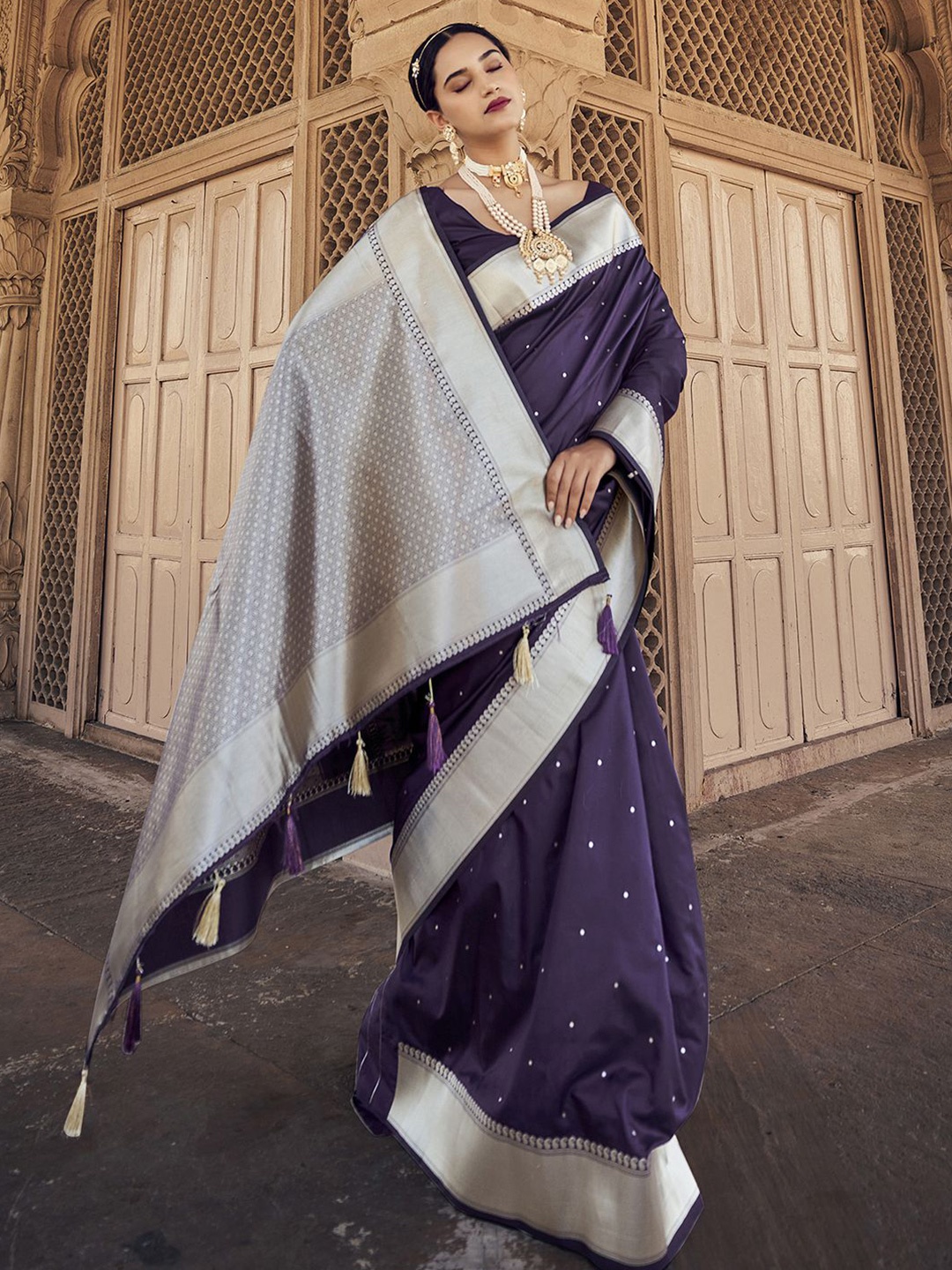 

Mitera Purple & Silver-Toned Woven Design Zari Banarasi Saree