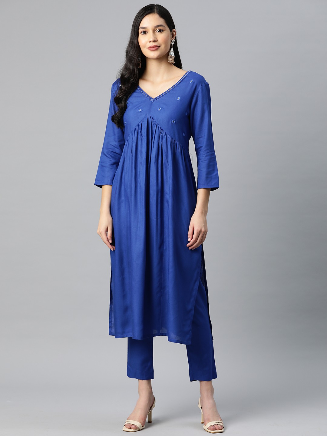 

Sunehri Yoke Design Pleated Kurta with Trousers, Navy blue