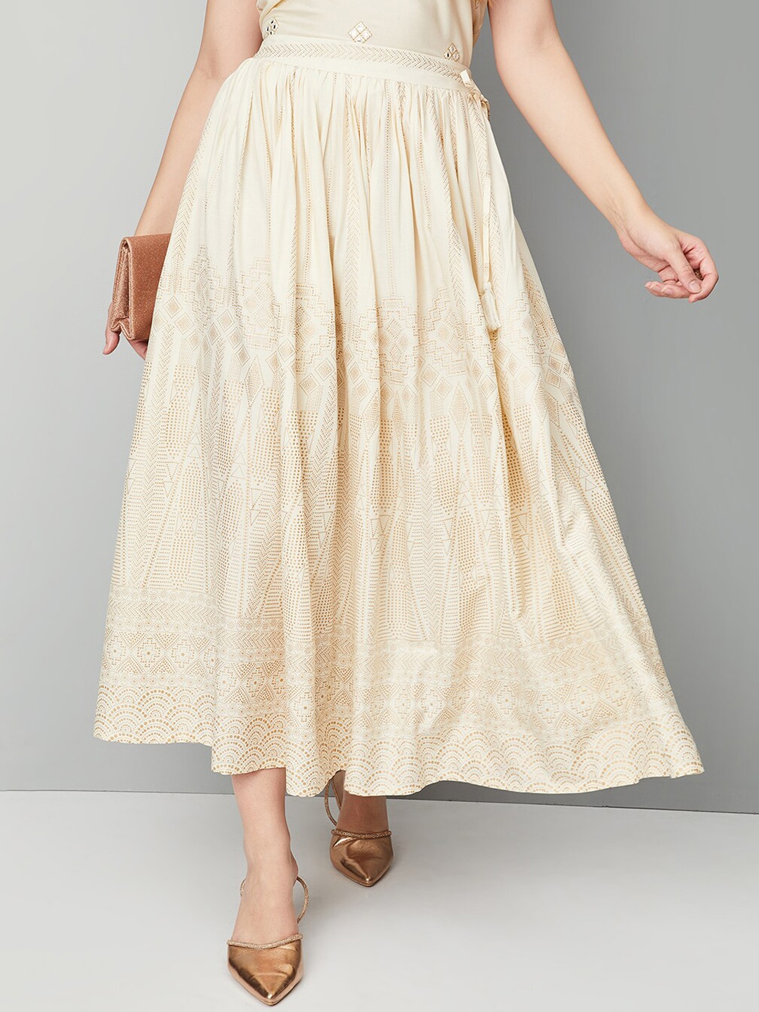 

max Self Design Pleated Maxi Flared Skirt, Off white