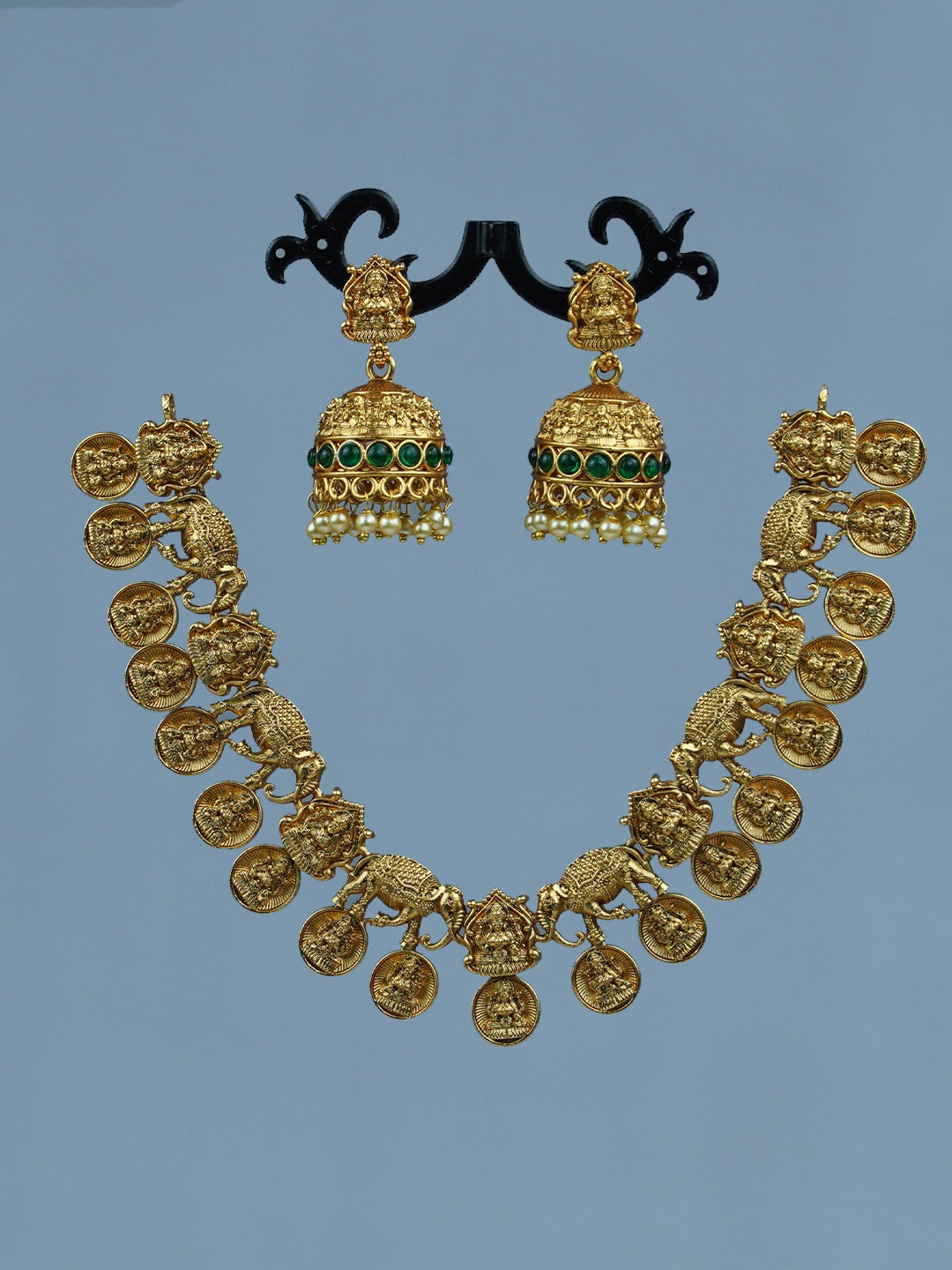 

Diksha collection Gold-Plated Stone-Studded & Pearl Beaded Matte Finish Jewellery Set