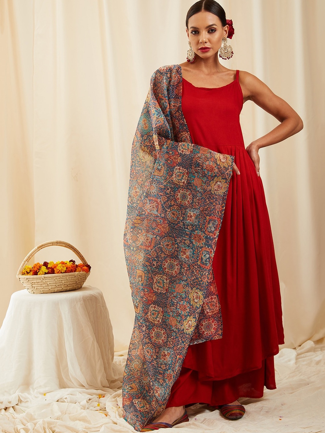 

InWeave Regular Kurta with Palazzos & Dupatta, Maroon