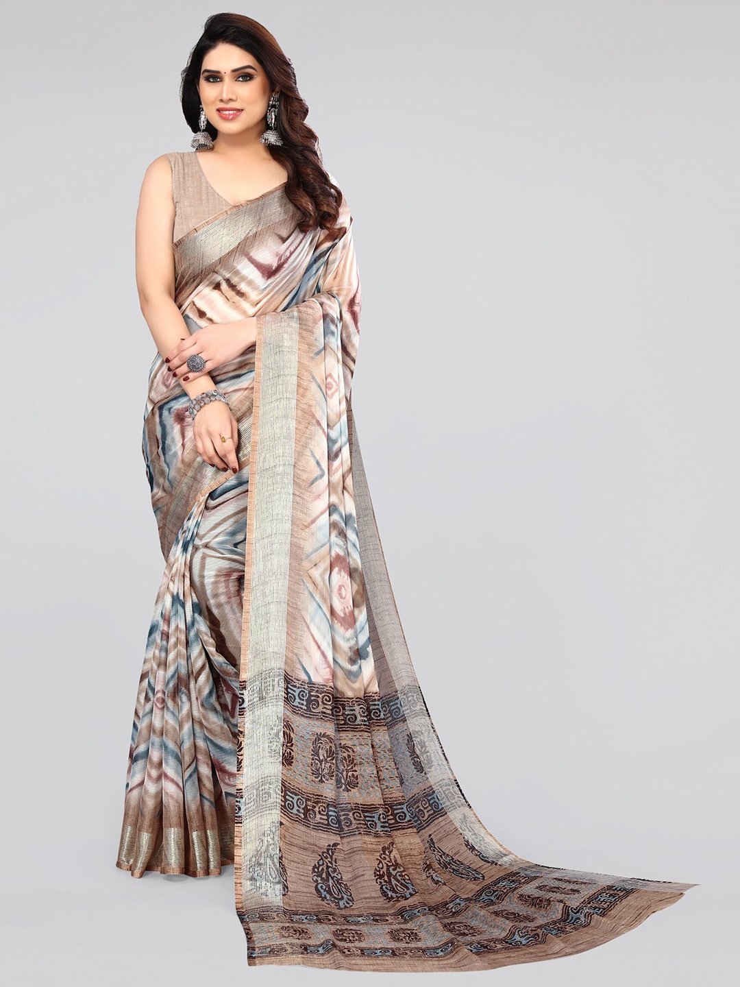 

KALINI Geometric Poly Chiffon Block Print Saree With Blouse Piece, Off white