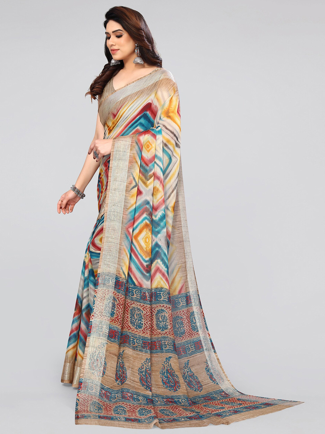 

KALINI Geometric Poly Chiffon Block Print Saree With Blouse Piece, Cream