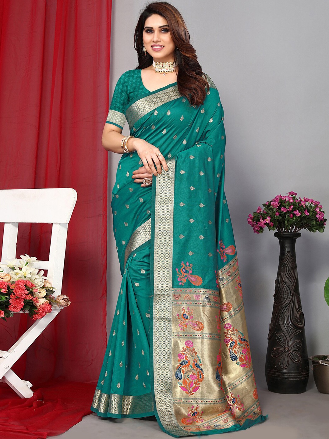 

Mitera Green & Gold-Toned Woven Design Zari Saree