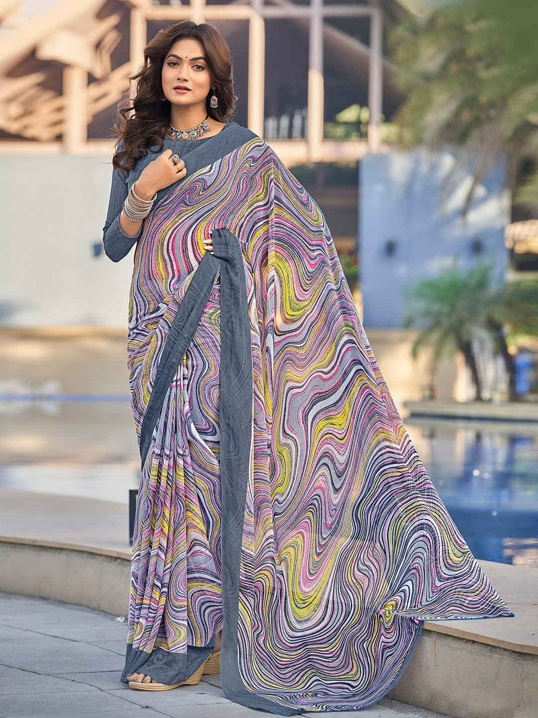 

Mitera Abstract Printed Poly Chiffon Saree, Grey